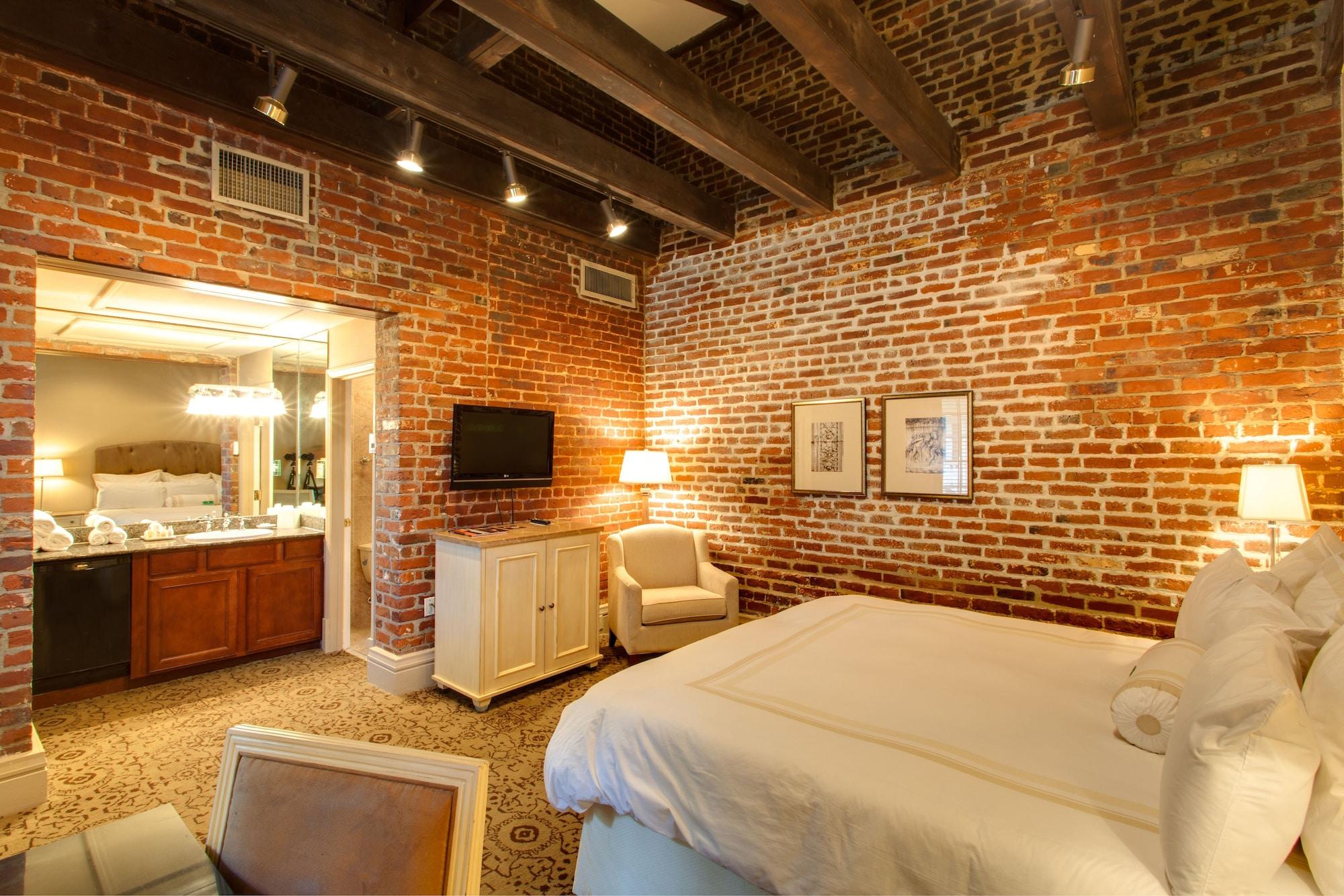 Dauphine Orleans Hotel New Orleans Exterior photo